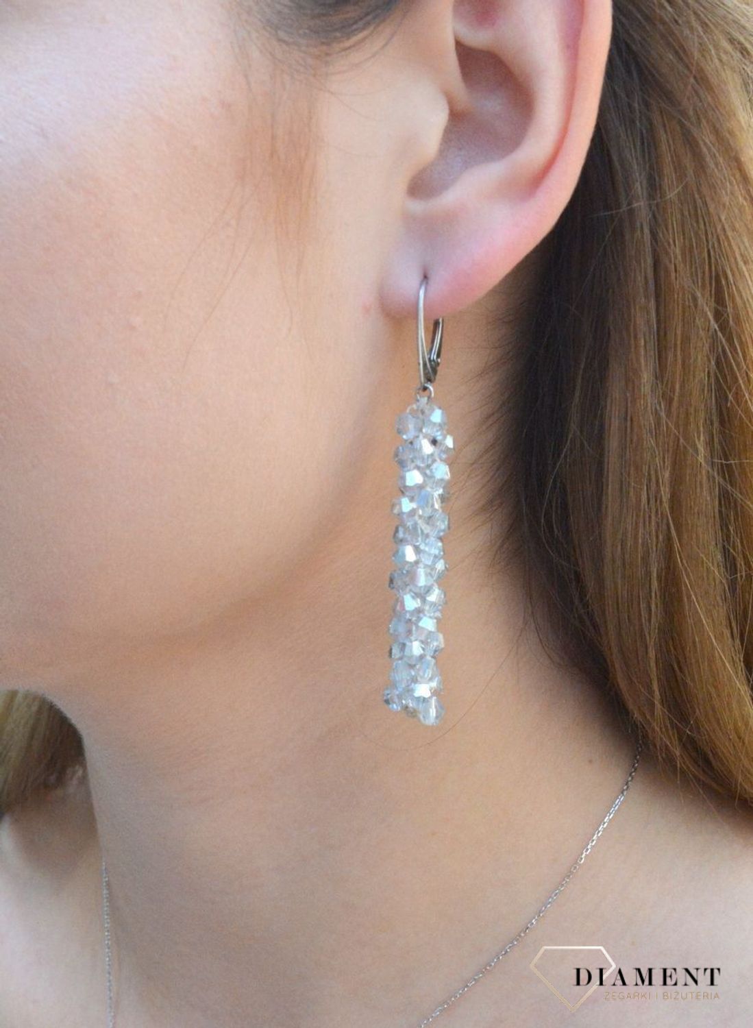 Kolczyki srebrne wiszące Swarovski DIA-KLC-6804-925. Kolczyki wiszące srebrne. Kolczyki srebrne damskie. Kolczyki Swarovski element. Kolczyki damskie z kryształkami Swarovskiego. Idealne kolczyki do wieczorowej stylizacji. Kol.jpg