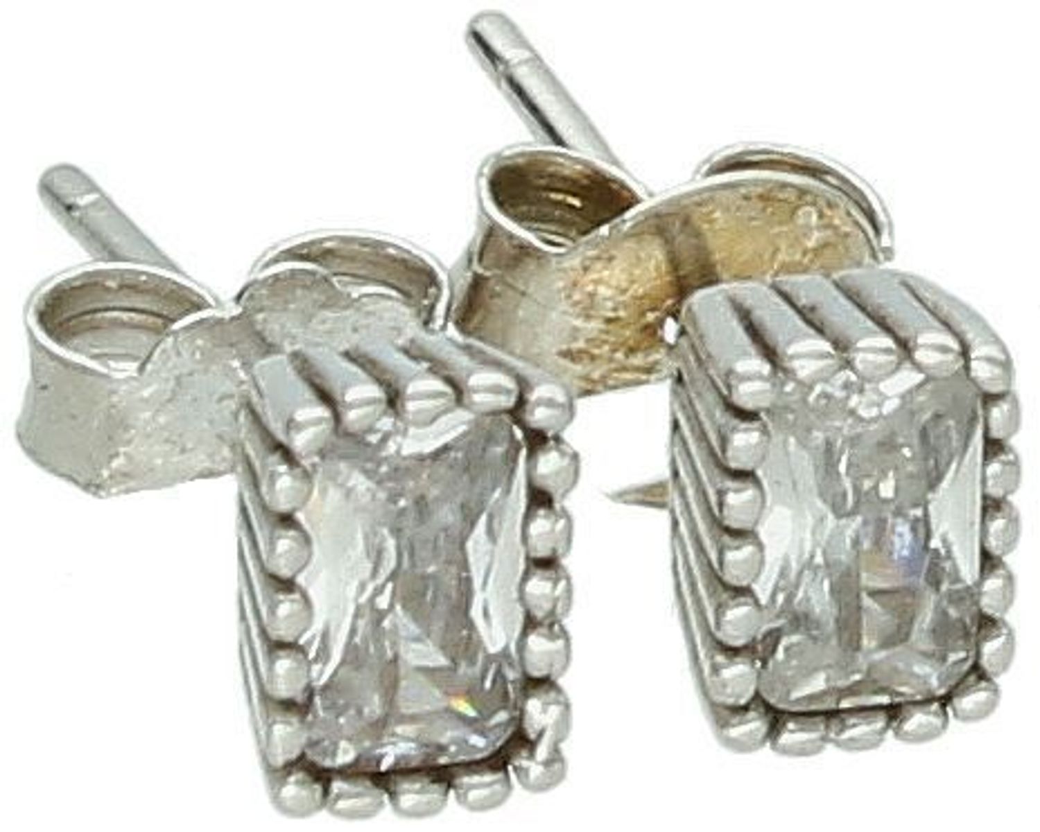 Kolczyki damskie srebrne 925 – DIA-KLC-6832-925. Zdobione prostokątną cyrkonią 6x4 mm, zapięcie sztyft, waga 1,20 g. Klasyczna elegancja na co dzień i na wyjątkowe okazje.1.jpg