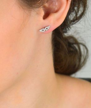 Srebrne kolczyki 925 w kształcie maski, zdobione cyrkoniami. Wymiary 1,2 × 4 mm, zapięcie sztyft. Elegancki, miniaturowy motyw z subtelnym blaskiem (3).JPG