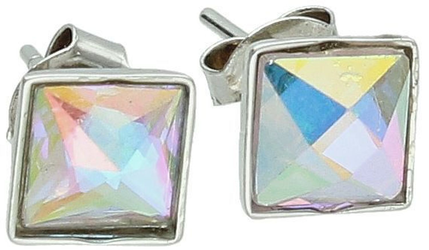 Kolczyki damskie srebrne 925 – DIA-KLC-6855-925. Kwadratowe kolczyki z opalizującą cyrkonią o wielkości 7 mm, zapięcie sztyft. Subtelny blask i nowoczesna elegancja – idealne na każdą okazję.1.jpg