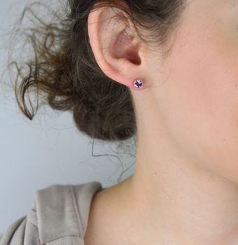 Kolczyki srebrne 925 z różową cyrkonią 6 mm, model DIA-KLC-6862-925, zapięcie na sztyft, waga 1,00 g. Elegancka i subtelna biżuteria dla kobiet (1).JPG