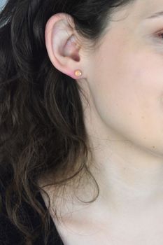 Srebrne kolczyki z morelową emalią i cyrkonią – srebro 925, subtelne i eleganckie (1).jpg