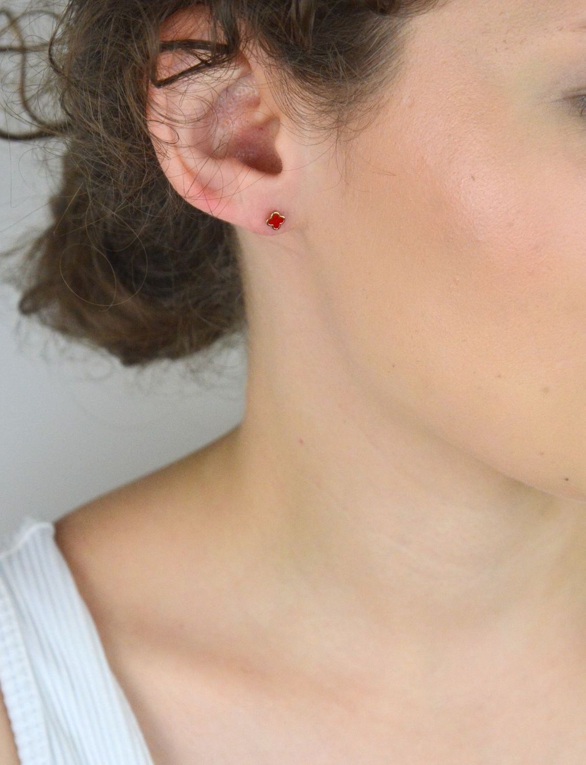 Dziecięce Kolczyki Wkrętki Srebrne 925 Pozłacane – Koniczynki z Czerwoną Emalią.jpg