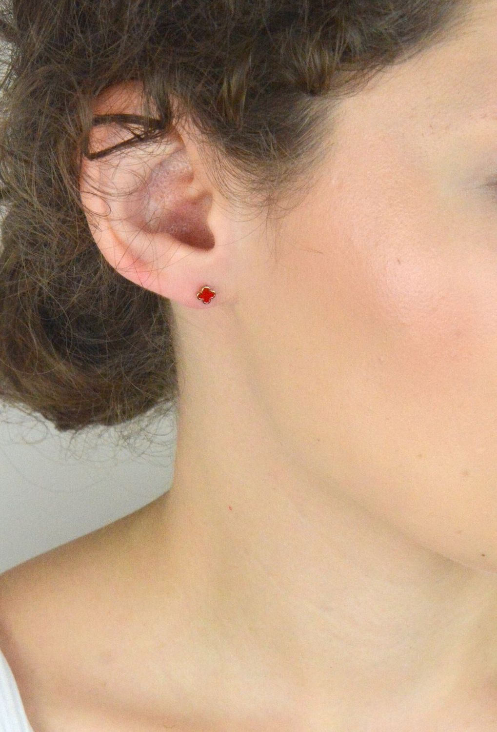 Dziecięce Kolczyki Wkrętki Srebrne 925 Pozłacane – Koniczynki z Czerwoną Emalią.jpg