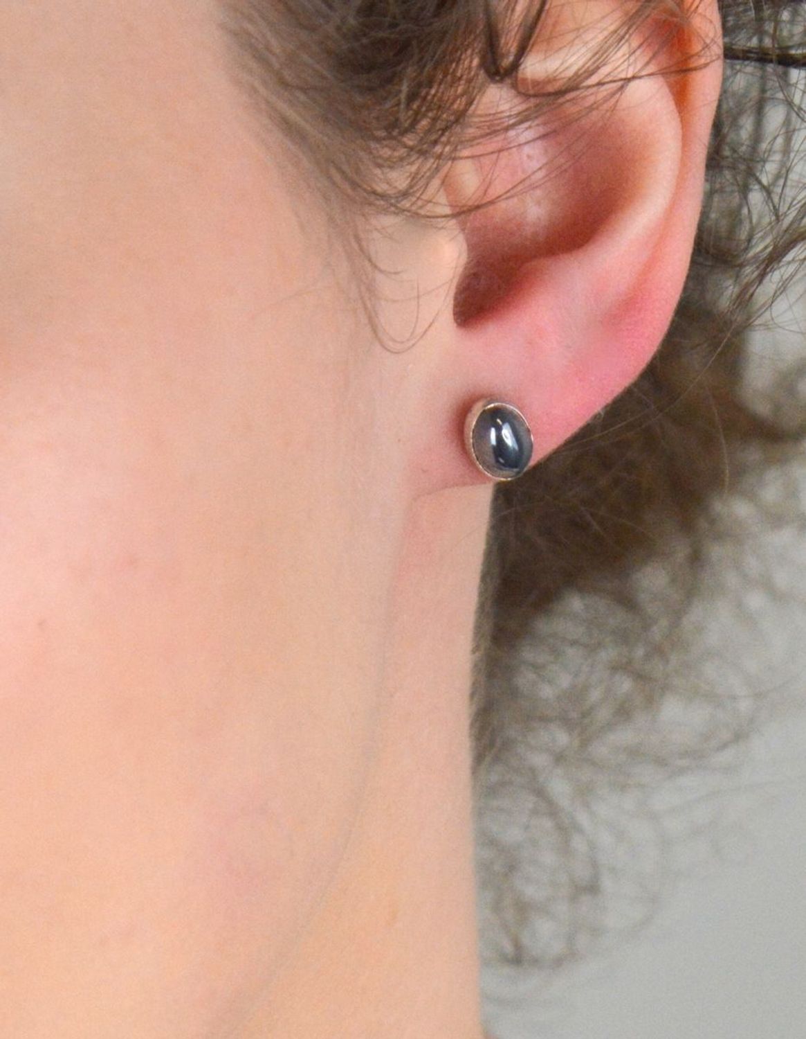 Kolczyki srebrne próba 925 krzem DIA-KLC-6884-925 Kolczyki srebrne owalne z krzemem (model DIA-KLC-6884-925) to elegancka biżuteria, która łączy klasykę z naturalnym pięknem kamienia1.jpg