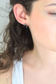 Srebrne kolczyki 925 – czarna cyrkonia, klasyka z nutą tajemniczości (1).jpg