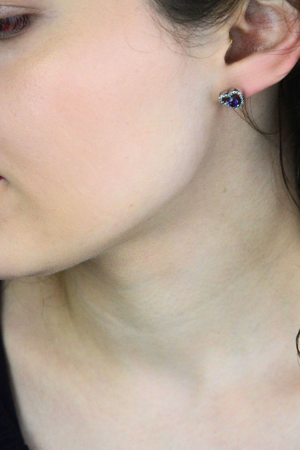 Kolczyki srebrne 925 DIA-KLC-6886-925 – serca z fioletową i białą cyrkonią, 1 cm.jpg