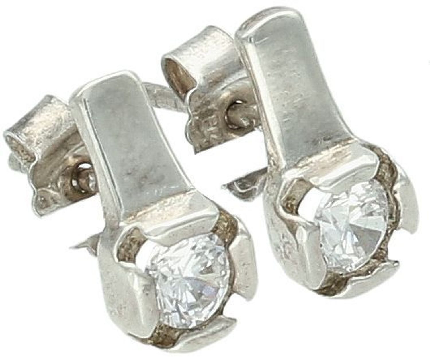 Kolczyki srebrne z cyrkonią próba 925, DIA-KLC-6889-925 Kolczyki srebrne z cyrkonią (model DIA-KLC-6889-925) to ponadczasowy wybór dla kobiet, które cenią elegancję i subtelny blask. 1.jpg