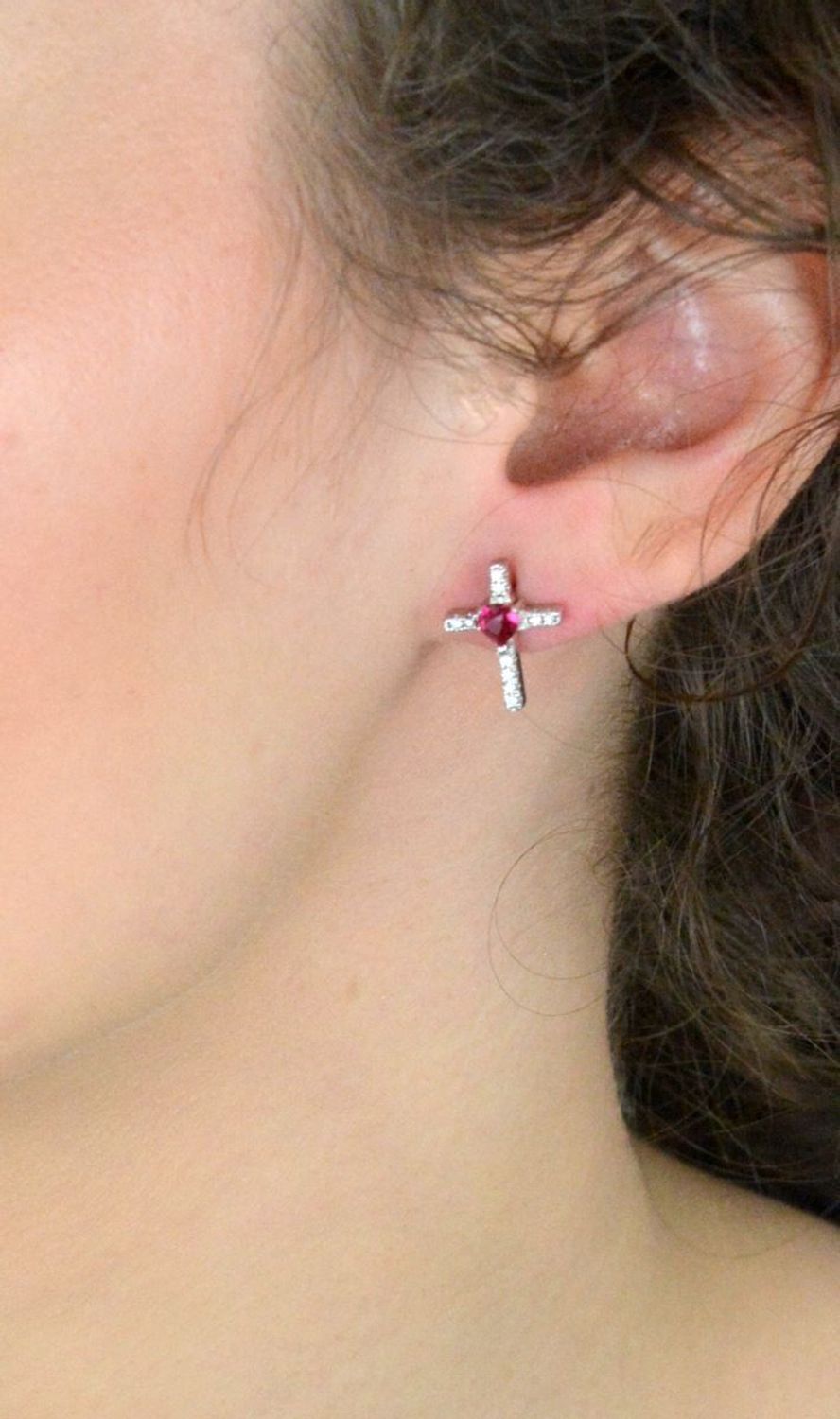 Srebrne kolczyki damskie wkrętki 925 Krzyże z sercem.jpg