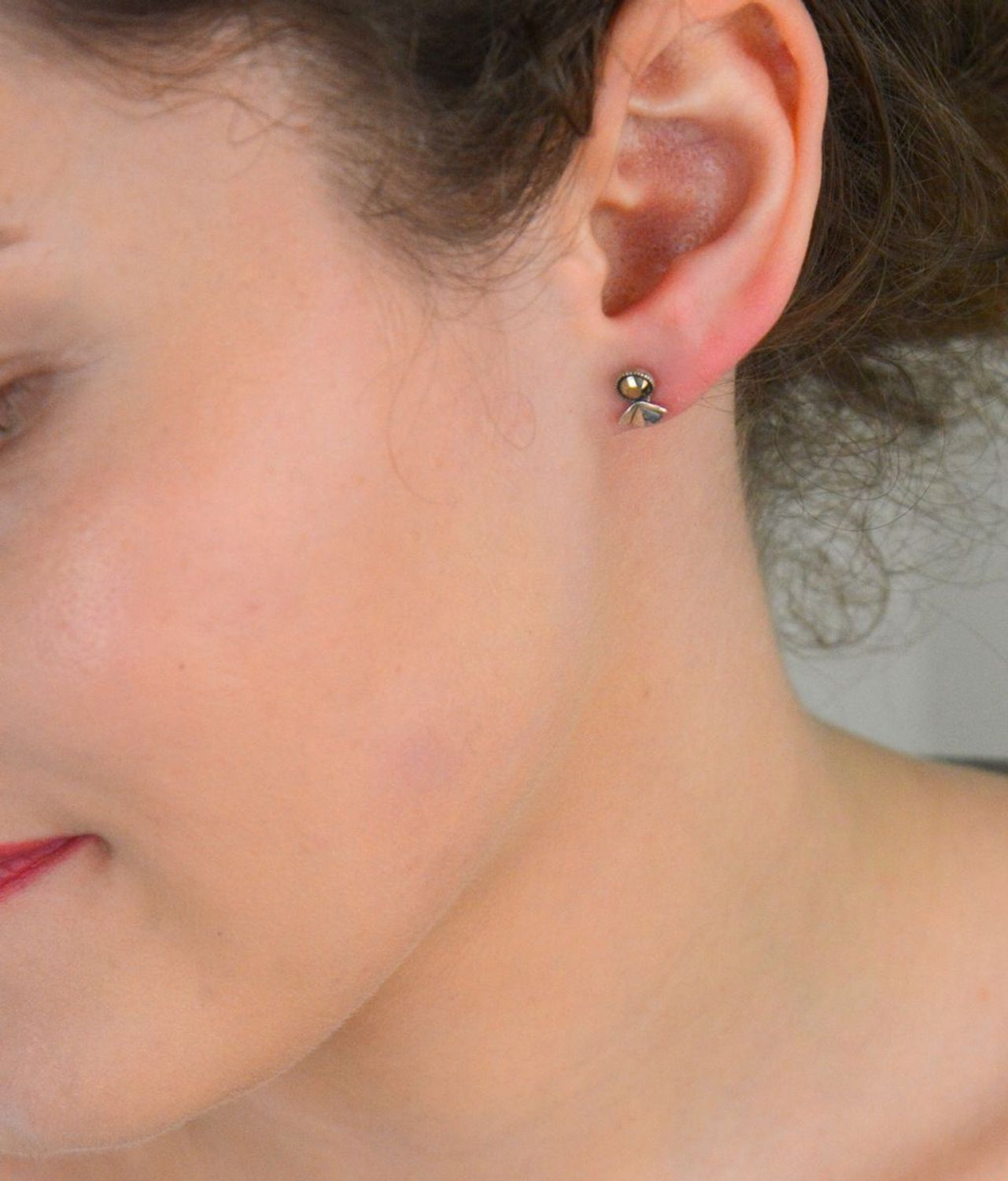 Kolczyki srebrne próba 925 z cyrkonią szarą, DIA-KLC-6905-925 Stylowe i eleganckie kolczyki wykonane ze srebra próby 925, ozdobione szarą cyrkonią, to propozycja dla kobiet1.jpg