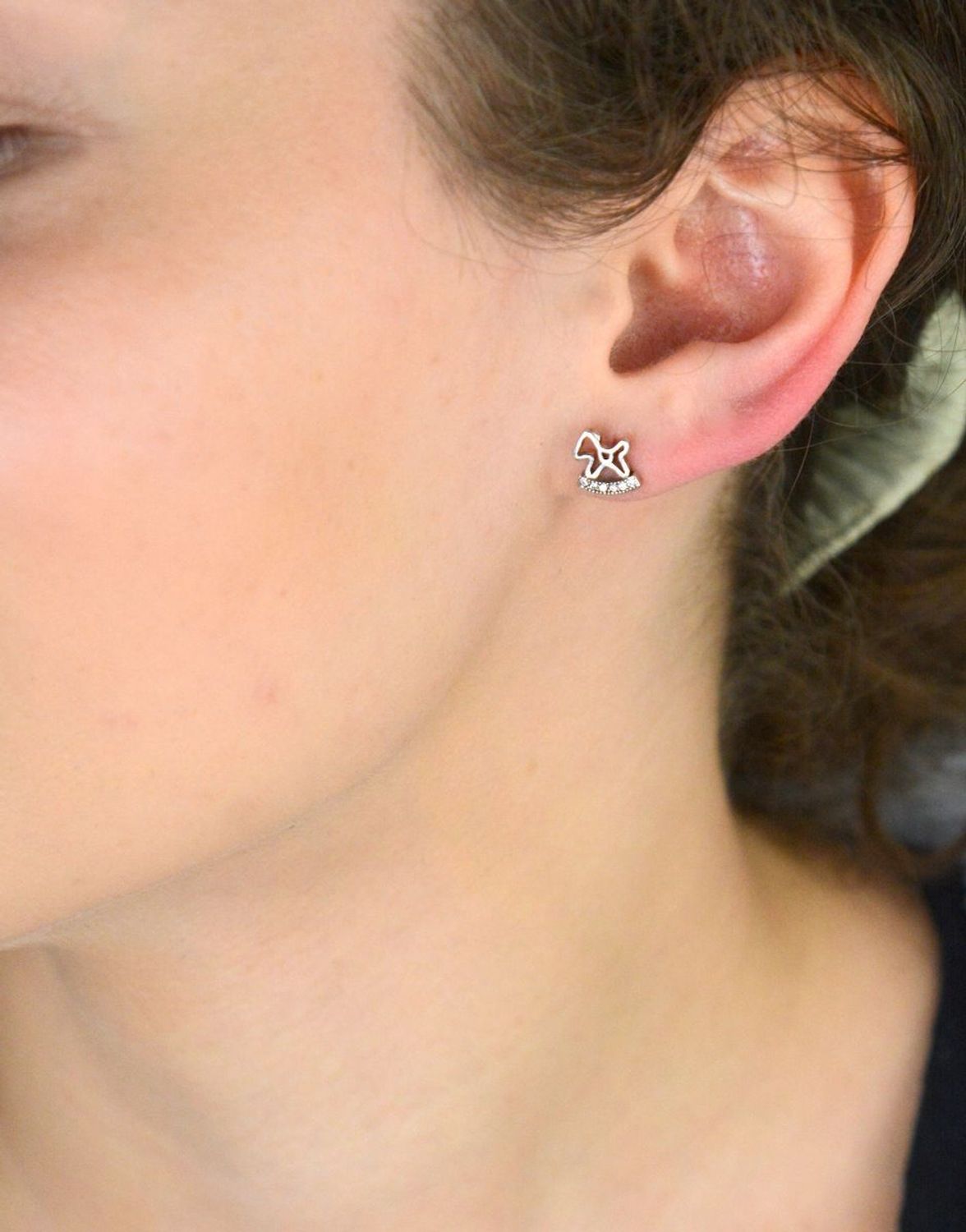 Kolczyki konik na biegunach srebrne próba 925, zdobiony cyrkoniami DIA-KLC-6913-925.jpg