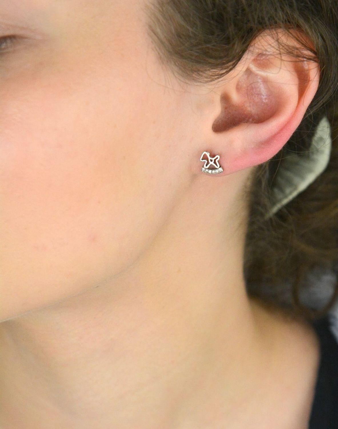 Kolczyki konik na biegunach srebrne próba 925, zdobiony cyrkoniami DIA-KLC-6913-925.jpg