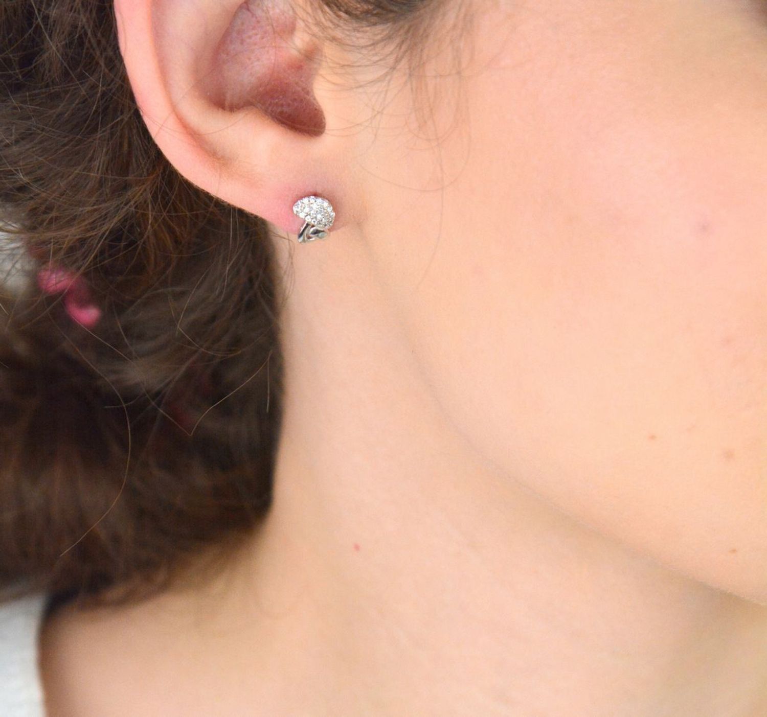 Urocze kolczyki dziecięce ze srebra 925 – DIA-KLC-6920-925. Dwa grzybki większy z cyrkoniami, mniejszy gładki. Lekkie (1,25 g), bezpieczne zapięcie na sztyft. Idealne na prezent!1.jpg