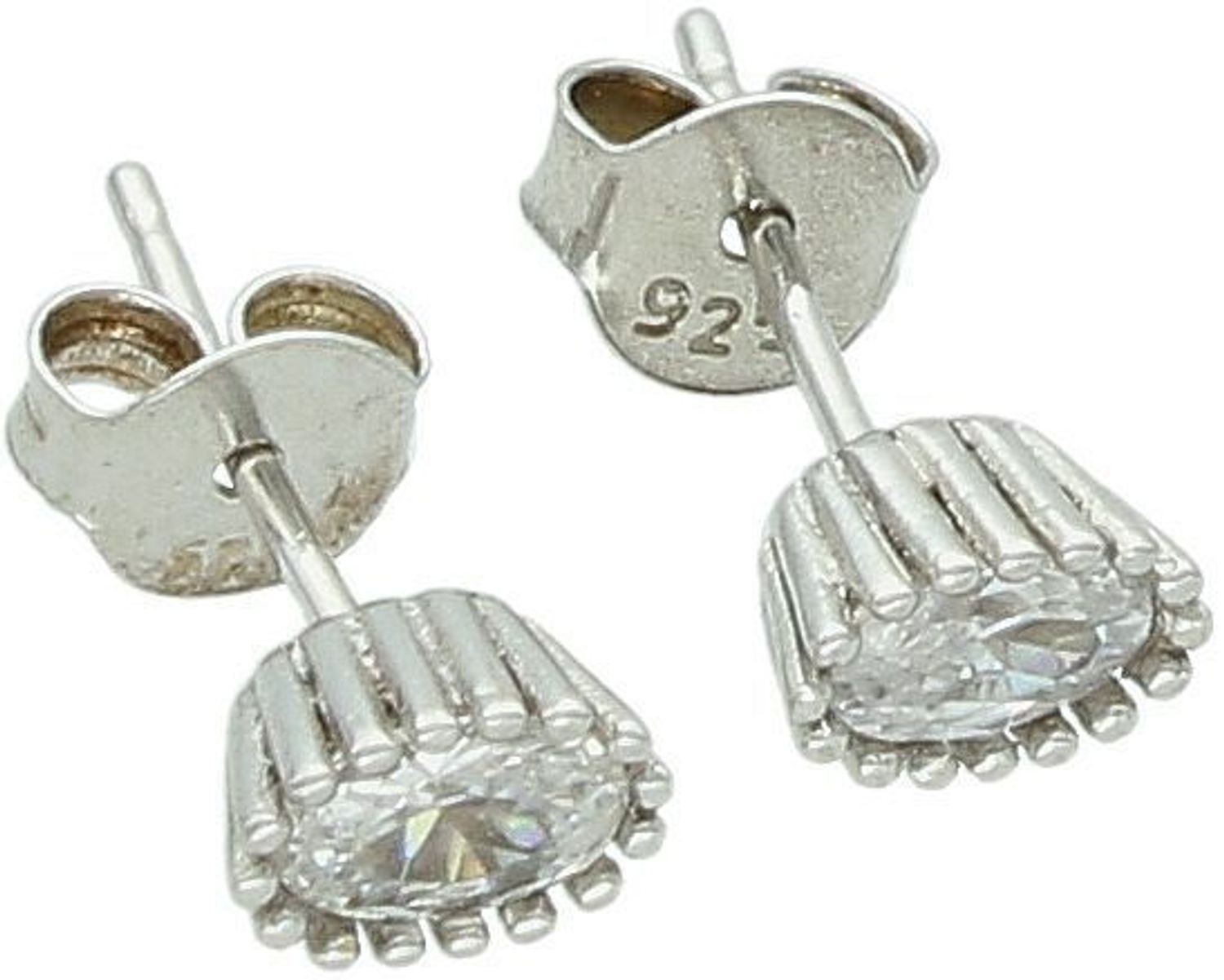 Kolczyki srebrne 925 DIA-KLC-6923-925, owalne z błyszczącymi cyrkoniami. Wymiary 6x4 mm, zapięcie na sztyft. Subtelna i ponadczasowa elegancja na co dzień.1.jpg