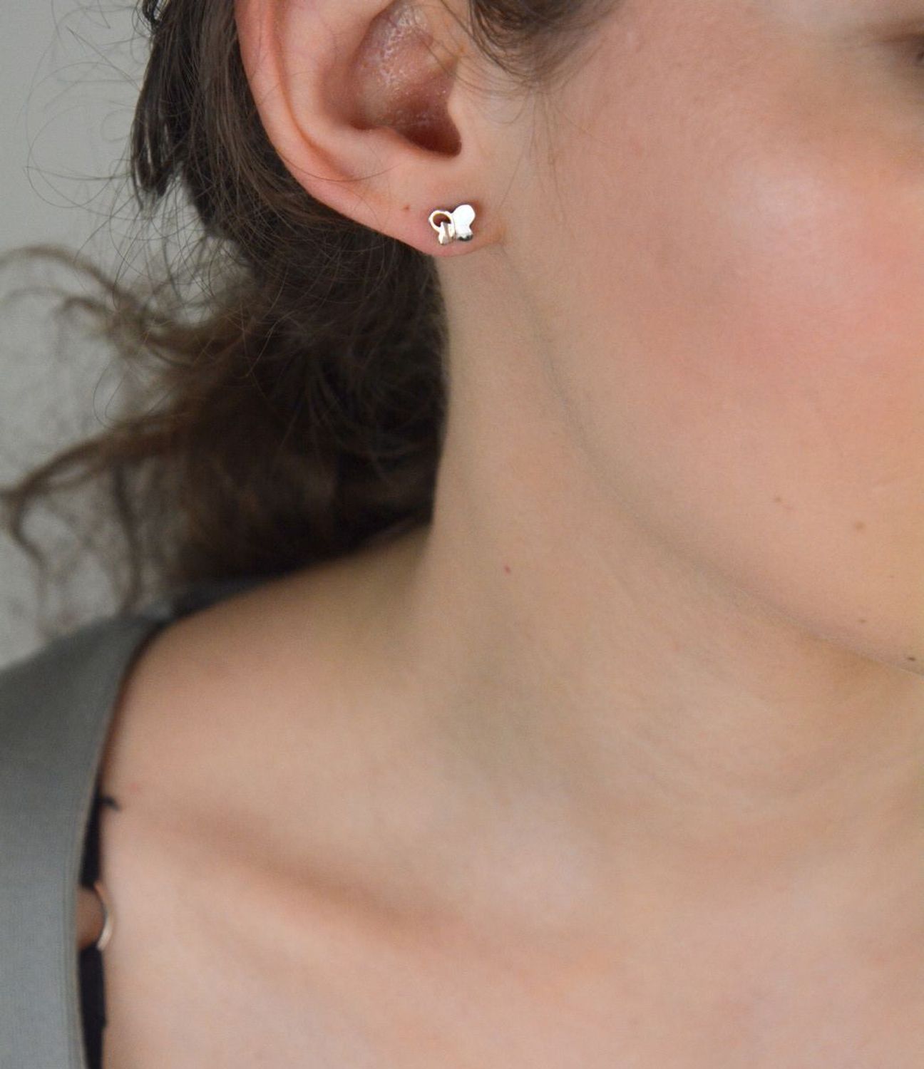 Kolczyki srebrne motylki na sztyft, próba 925 DIA-KLC-6686-925.  Dziecięca srebrna biżuteria będzie idealnym pomysłem na prezent. Kolczyki dla dziewczynki. Kolczyki srebrne wkrętki. 1.jpg