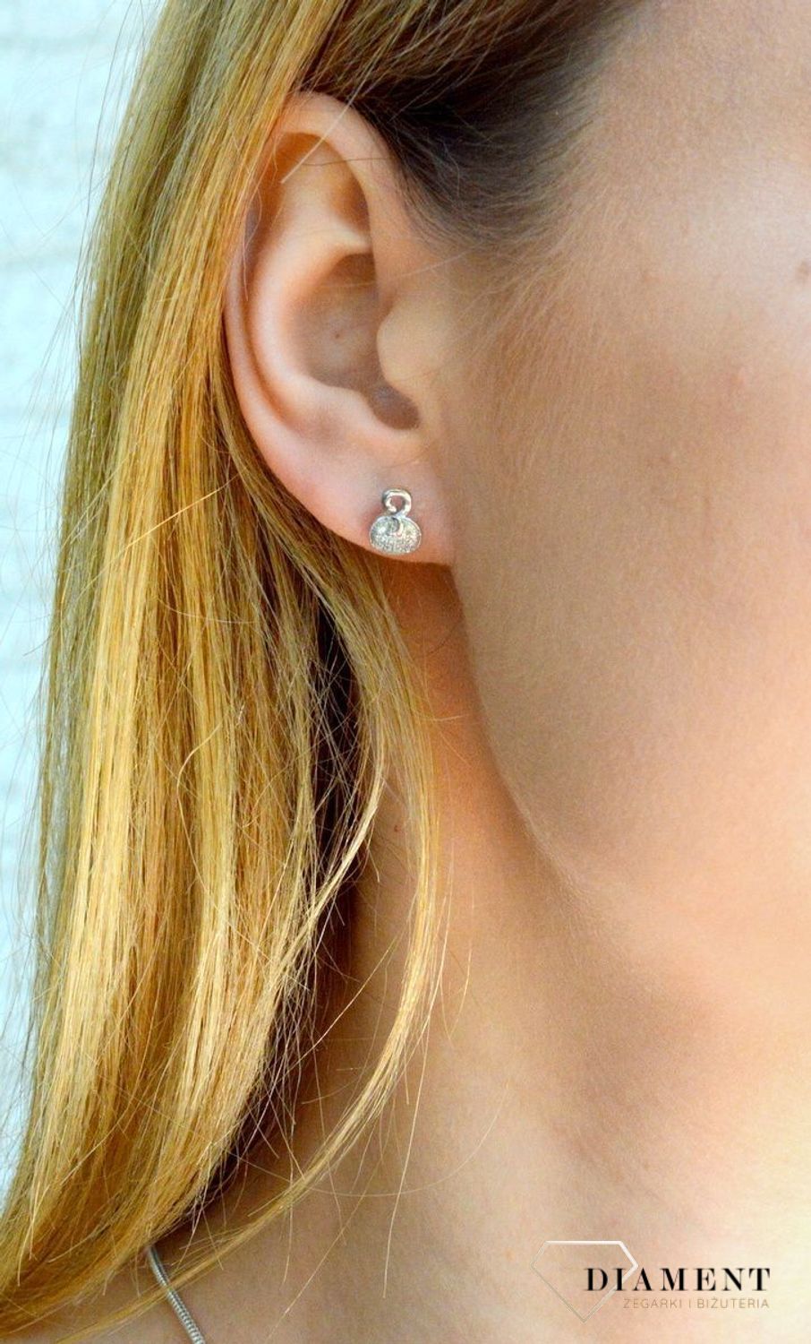 Srebrne kolczyki owalne z cyrkoniami wkrętki DIA-KLC-6928-925ds.jpg