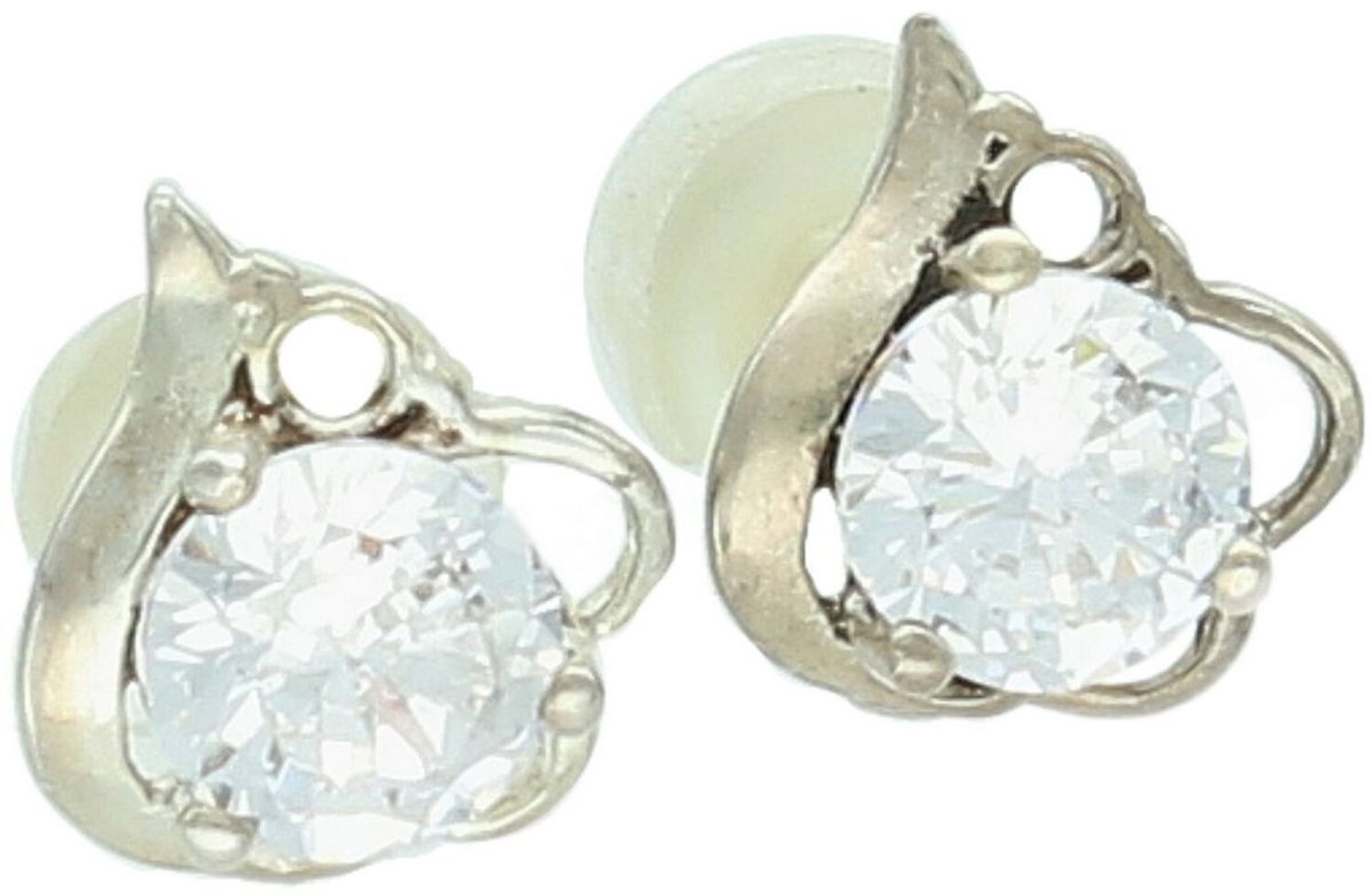 Ponadczasowe srebrne kolczyki na wkrętkę z centralnie osadzoną cyrkonią, wykonane ze srebra próby 925. Elegancki, uniwersalny dodatek do codziennych i specjalnych stylizacji.1.jpg