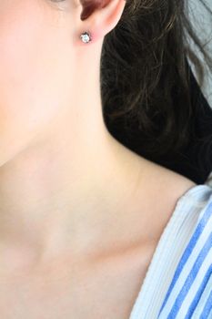 aSrebrne kolczyki na wkrętkę z cyrkonią 925 – klasyka w nowoczesnym wydaniuxsd (3).jpg