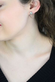 Srebrne kolczyki z motywem kwiatu – delikatne i eleganckie, próba 925 (1).jpg