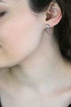 Srebrne kolczyki z motywem kwiatu – delikatne i eleganckie, próba 925 (2).jpg