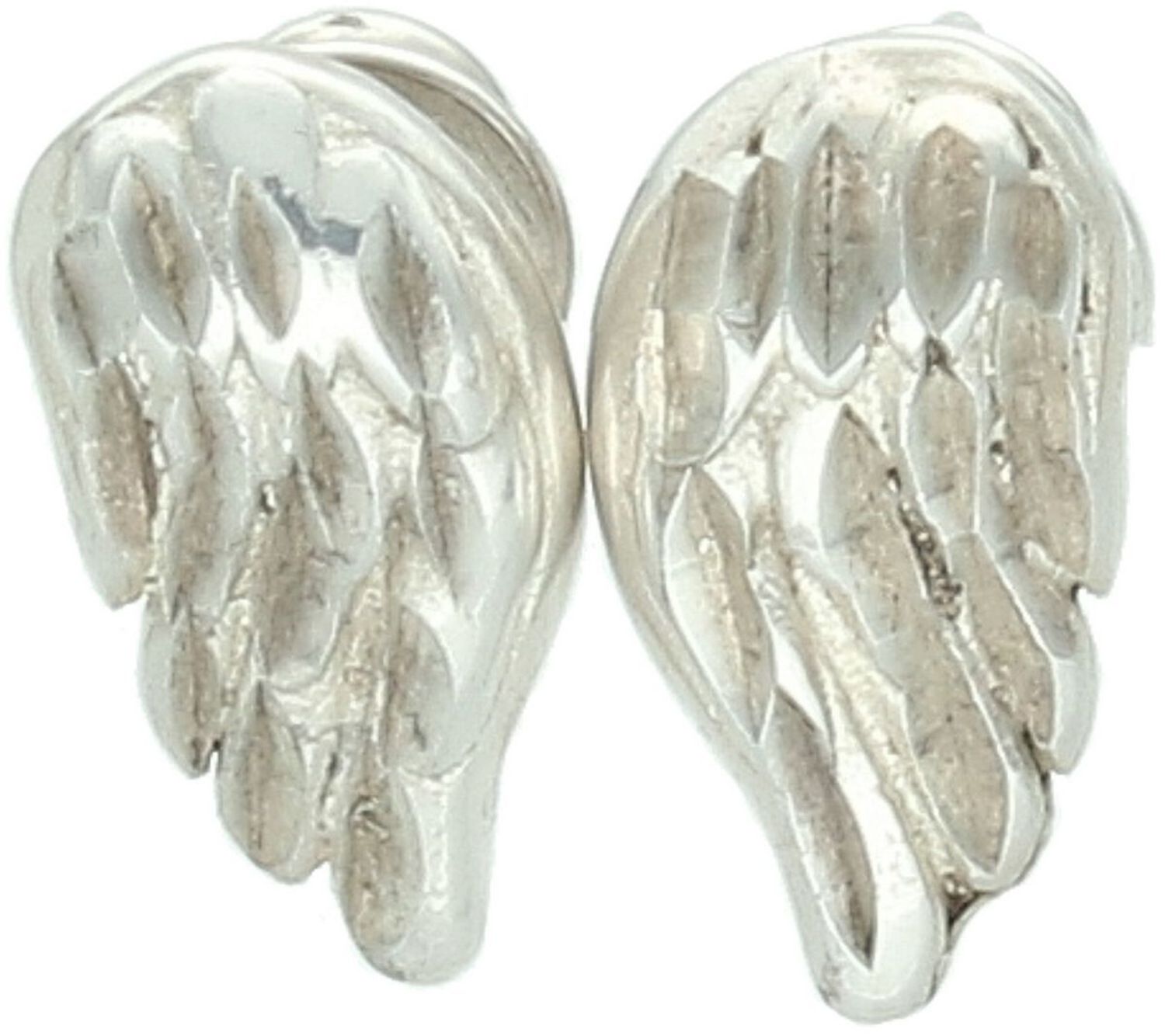 Kolczyki srebrne w kształcie skrzydeł z grawerem. Srebro próby 925, długość 1,2 cm, waga 1,60 g. Zapięcie na sztyft. Idealne do codziennych stylizacji i jako prezent.1.jpg