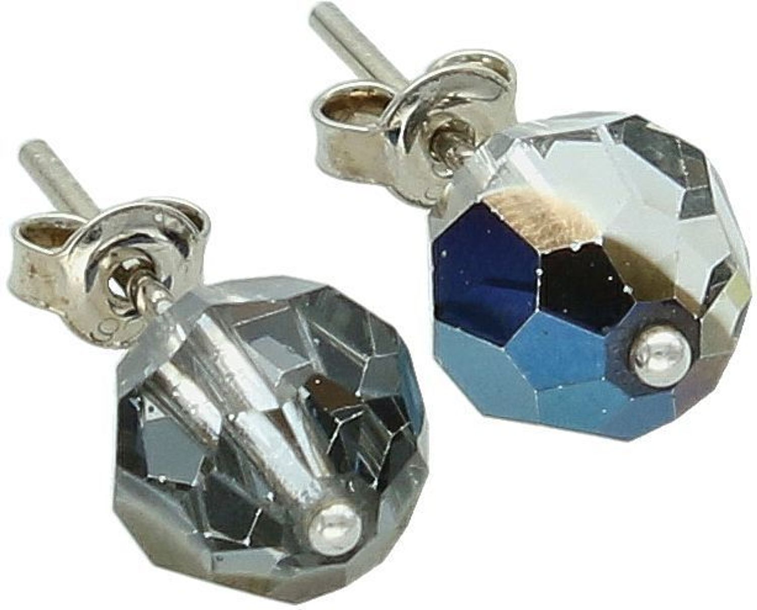 Kolczyki wkrętki srebrne z połyskującym się kamieniem Ag.jpg