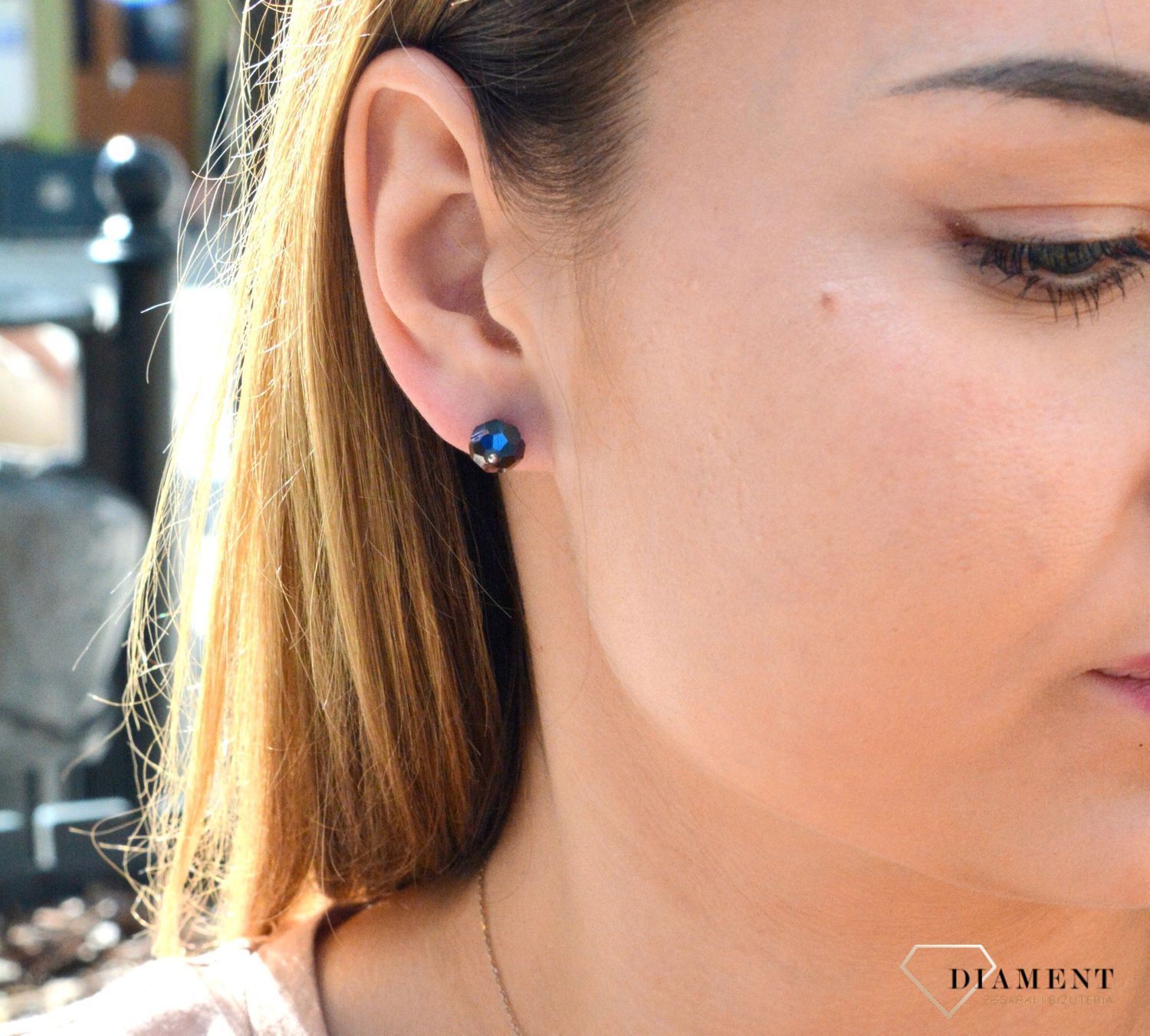 Kolczyki wkrętki srebrne z połyskującym się kamieniem Ag.jpg