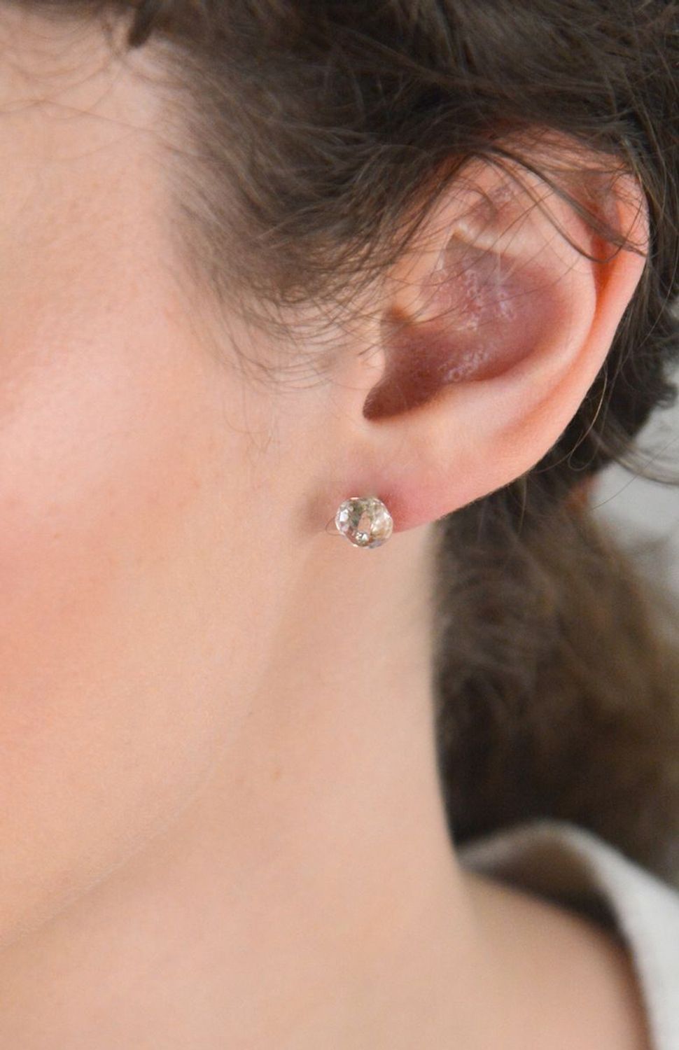 Srebrne kolczyki białe wkrętki 925, DIA-KLC-6957-925. Idealny prezent dla każdej kobiety. Srebrne kolczyki na sztyft. Srebrne kolczyki granatowe. Kolczyki srebrne damskie.1.jpg