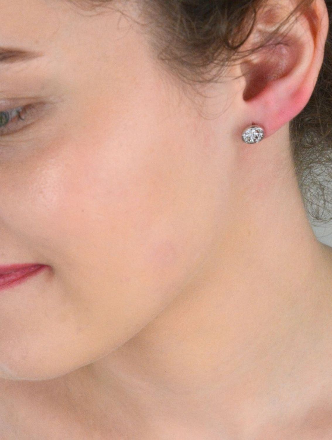 Kolczyki srebrne w cyrkonie próba 925, DIA-KLC-6960-925 Wykonane z najwyższej jakości srebra próby 925, wyróżniają się trwałością oraz pięknym, lśniącym wykończeniem.1.jpg