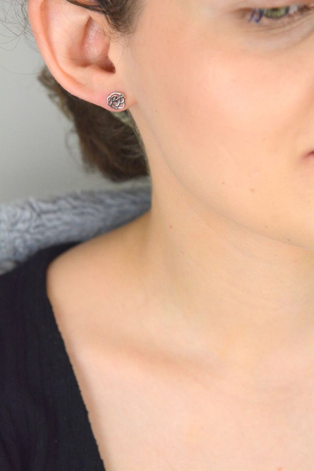 Kolczyki srebrne róża CELEBRYTKI próba 925 DIA-KLC-6962-925 Kolczyki srebrne próba 925 w kształcie kwiatków (model 271288100190W) to uroczy dodatek, który wprowadzi do 1.jpg