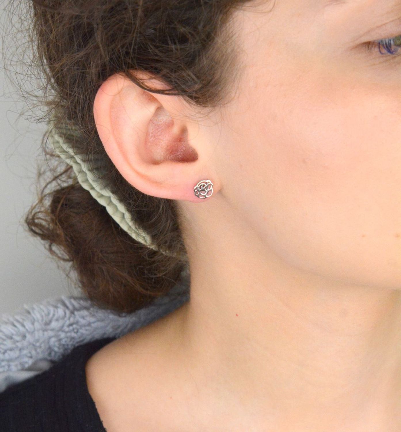 Kolczyki srebrne róża CELEBRYTKI próba 925 DIA-KLC-6962-925 Kolczyki srebrne próba 925 w kształcie kwiatków (model 271288100190W) to uroczy dodatek, który wprowadzi do 1.jpg