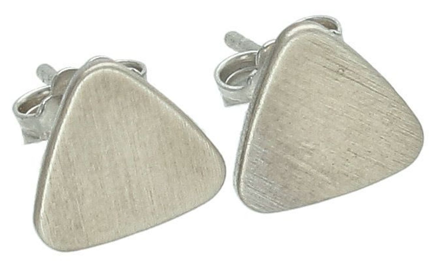 Minimalistyczne srebrne kolczyki trójkąty z matowym wykończeniem. Lekka forma, próba 925, idealne na co dzień. Model DIA-KLC-6964-925 – sprawdź!1.jpg