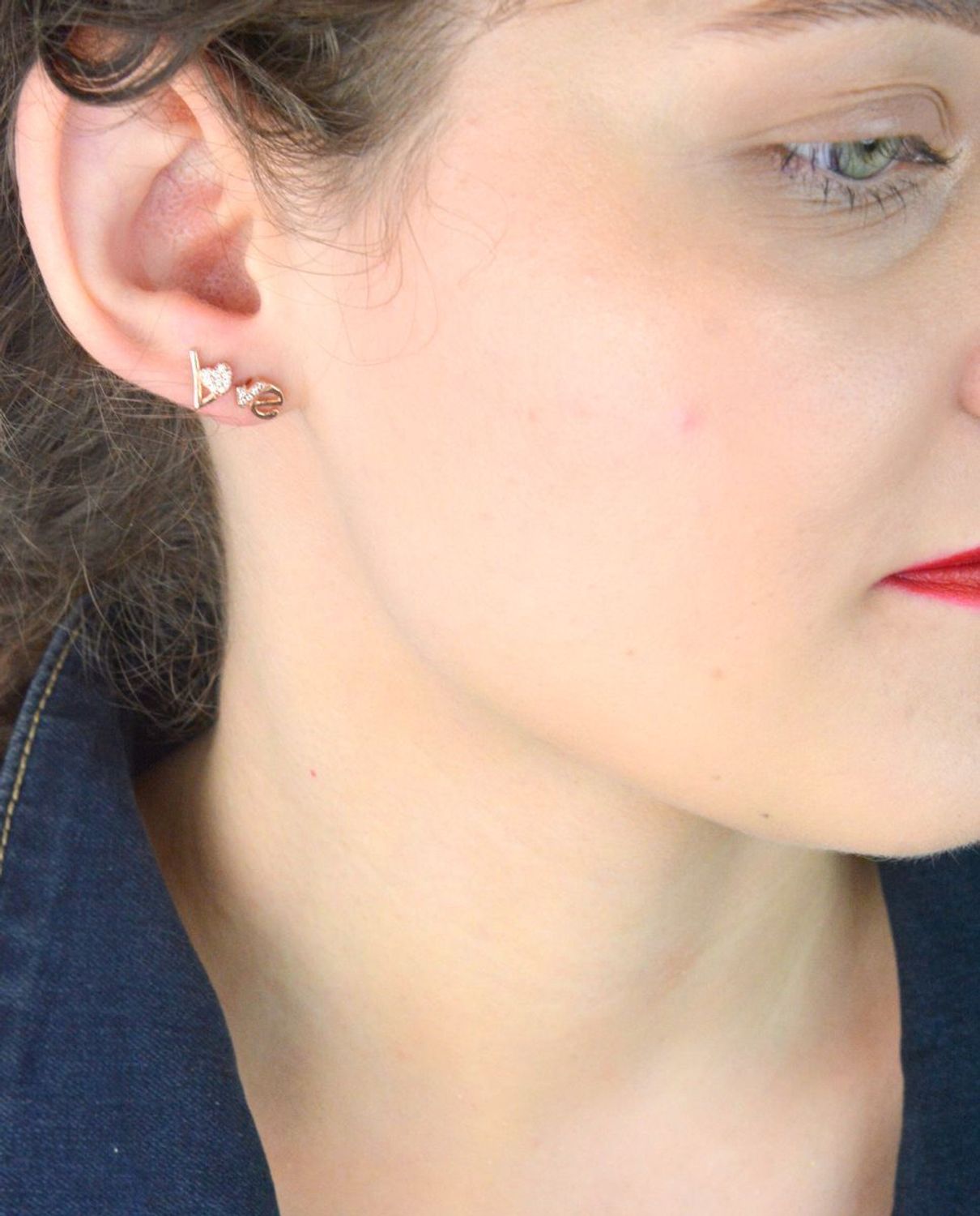 Kolczyki srebrne pozłacane różowe złoto napis LOVE, wkrętki próba 925 DIA-KLC-6986-925. Kolczyki w kolorze różowego złota. Kolczyki miedziane. Dwa różne kolczyki. Kolczyki srebrne miłość.1.jpg