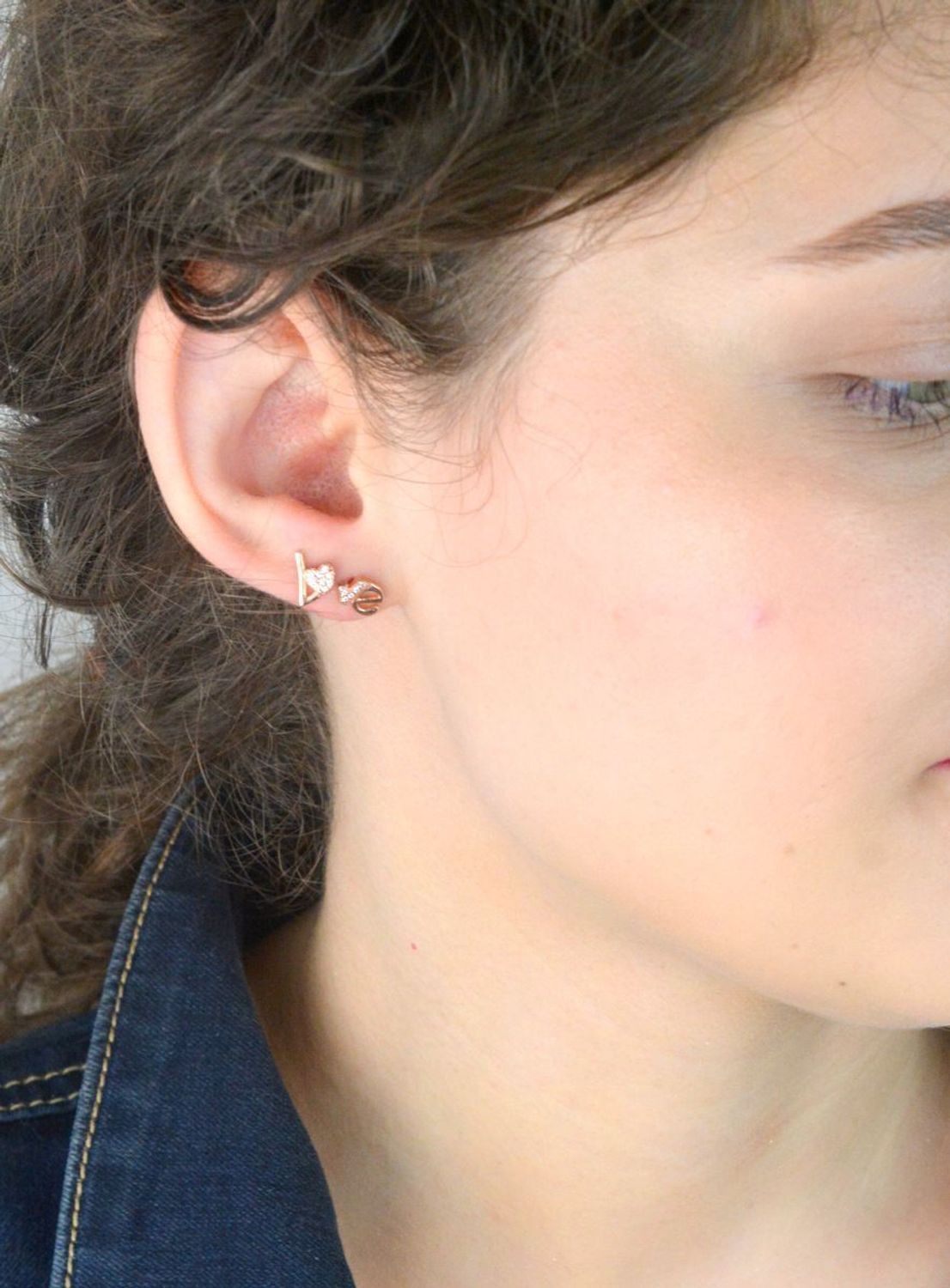 Kolczyki srebrne pozłacane różowe złoto napis LOVE, wkrętki próba 925 DIA-KLC-6986-925. Kolczyki w kolorze różowego złota. Kolczyki miedziane. Dwa różne kolczyki. Kolczyki srebrne miłość.1.jpg