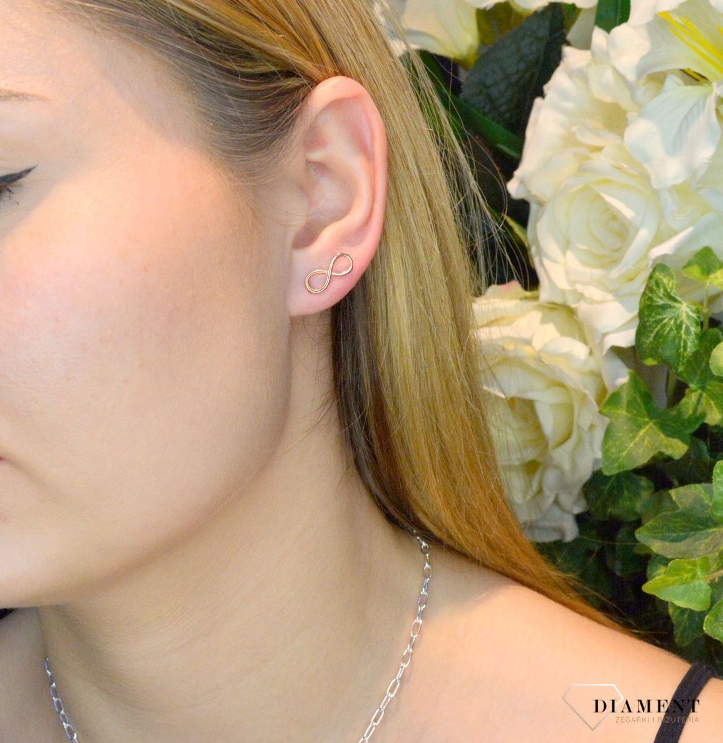 Srebrne kolczyki znak nieskończoności miedziane DIA-KLC-6989-925. Kolczyki srebrne w kolorze różowego złota. Miedziane wkrętki znak nieskończoności  pięknie błyszczy się w słońcu. Kolczyki wykonane z najwyższej jakości srebra.jpg