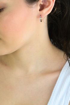 Złote kolczyki koła 585 z kolorowymi cyrkoniami  Najwyższa próba złota (3).jpg