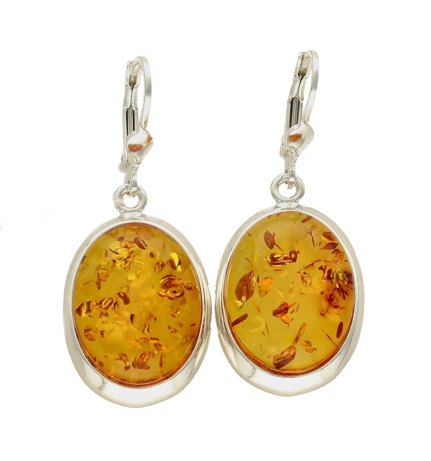 Kolczyki srebrne wiszące z dużym owalnym bursztynem DIA-KLC-7084-925. Srebrne kolczyki z bursztynem to modelem bardzo ciekawy, ponieważ dzięki ciepłej kolorystyce pięknie podkreśla on urodę.Charakteryzują się stylem wiszącym i.jpg
