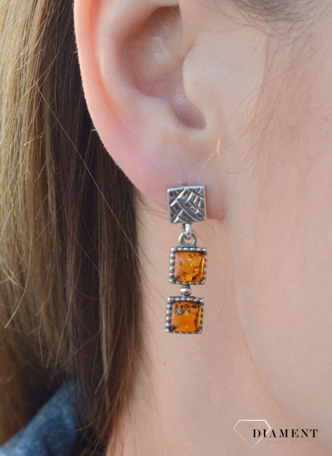 Kolczyki srebrne wiszące Bursztynowe kwadraciki DIA-KLC-7087-925.jpg