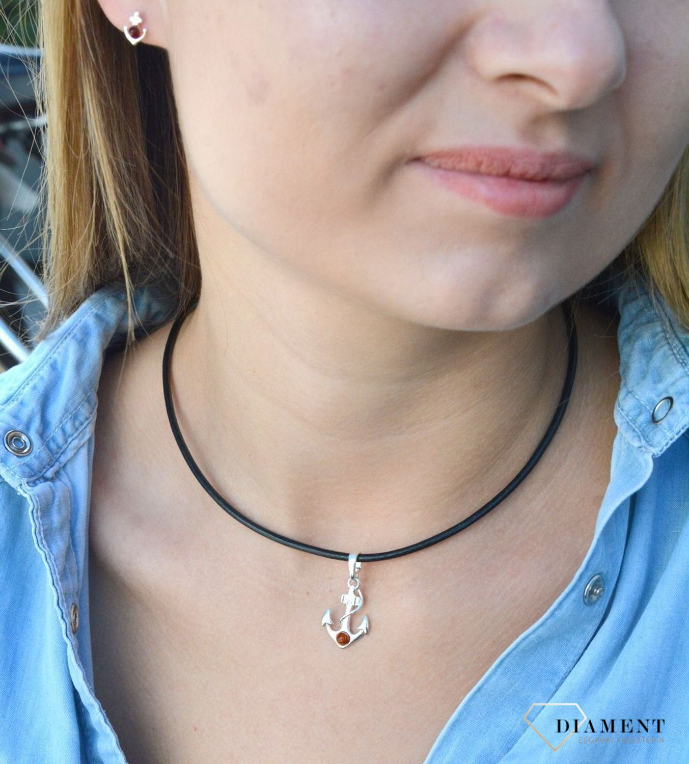 Kolczyki srebrne wkrętki kotwica z bursztynem DIA-KLC-7091-925. Kolczyki wkrętki srebrne. Kolczyki kotwica. Kolczyki srebrne na bigiel. Bursztyn bałtycki. Kolczyki srebrne z bursztynem. Kolczyki srebrne idealne na prezent.jpg