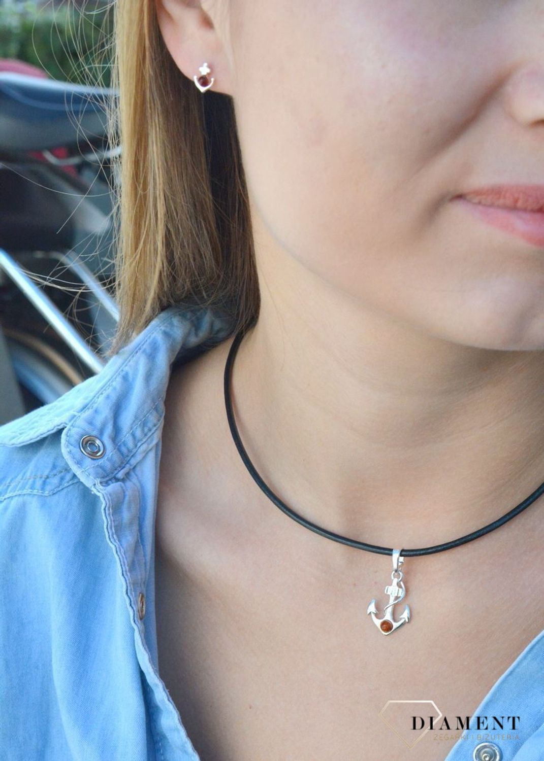 Kolczyki srebrne wkrętki kotwica z bursztynem DIA-KLC-7091-925. Kolczyki wkrętki srebrne. Kolczyki kotwica. Kolczyki srebrne na bigiel. Bursztyn bałtycki. Kolczyki srebrne z bursztynem. Kolczyki srebrne idealne na prezent.jpg