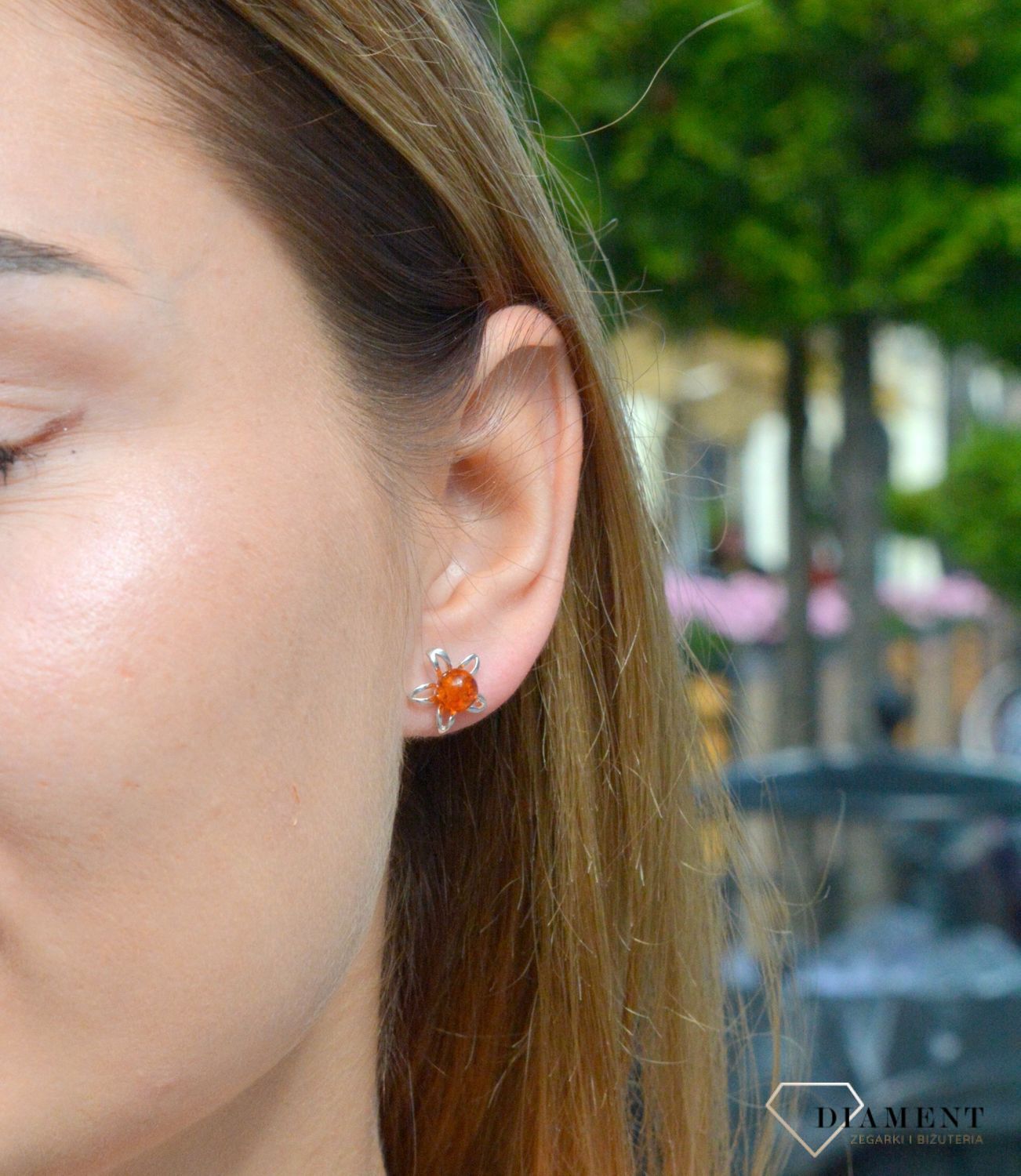 Kolczyki srebrne wkrętki kwiatki z bursztynem bałtyckim DIA-KLC-7098-925. Kolczyki wkrętki srebrne. Kolczyki srebrne na sztyft. Bursztyn bałtycki. Kolczyki srebrne z bursztynem. Kolczyki srebrne idealne na prezent.jpg