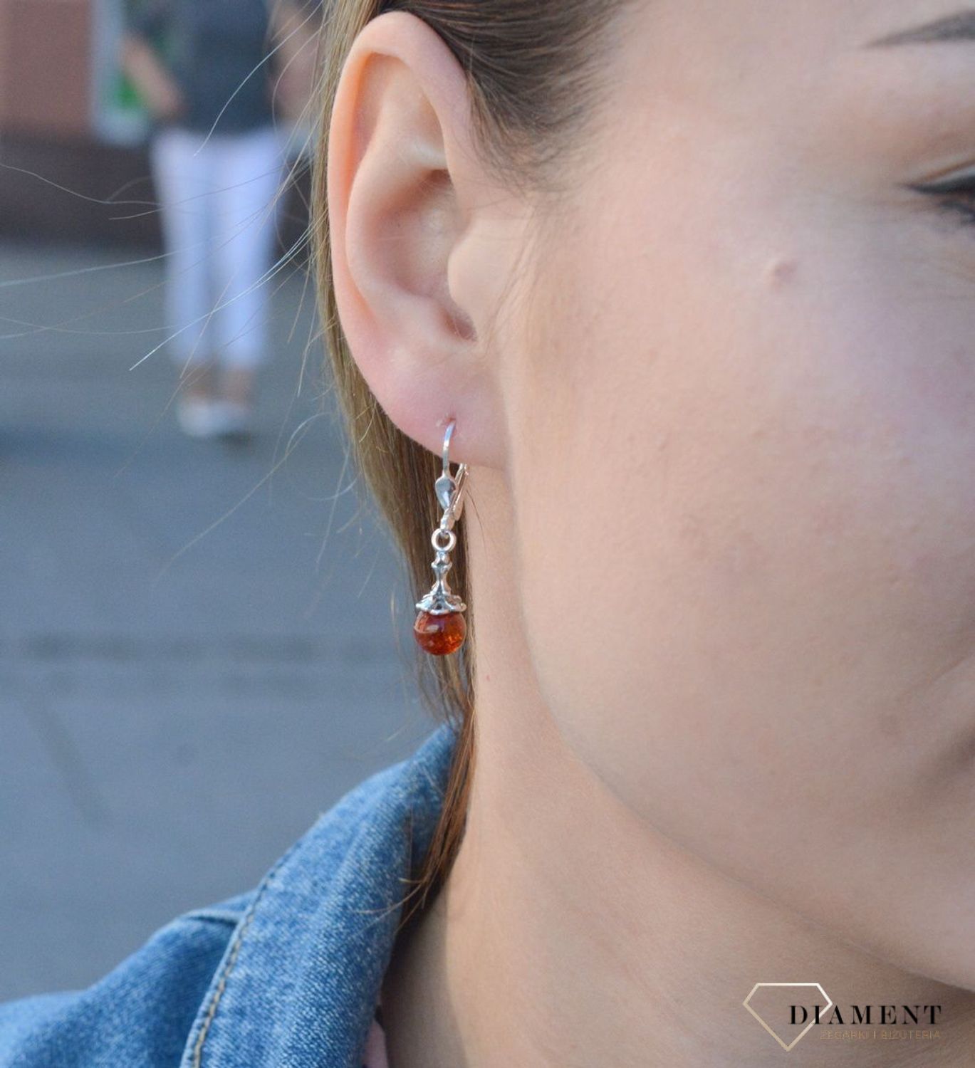 Kolczyki srebrne wiszące Bursztynowa kuleczka DIA-KLC-7104-925.jpg