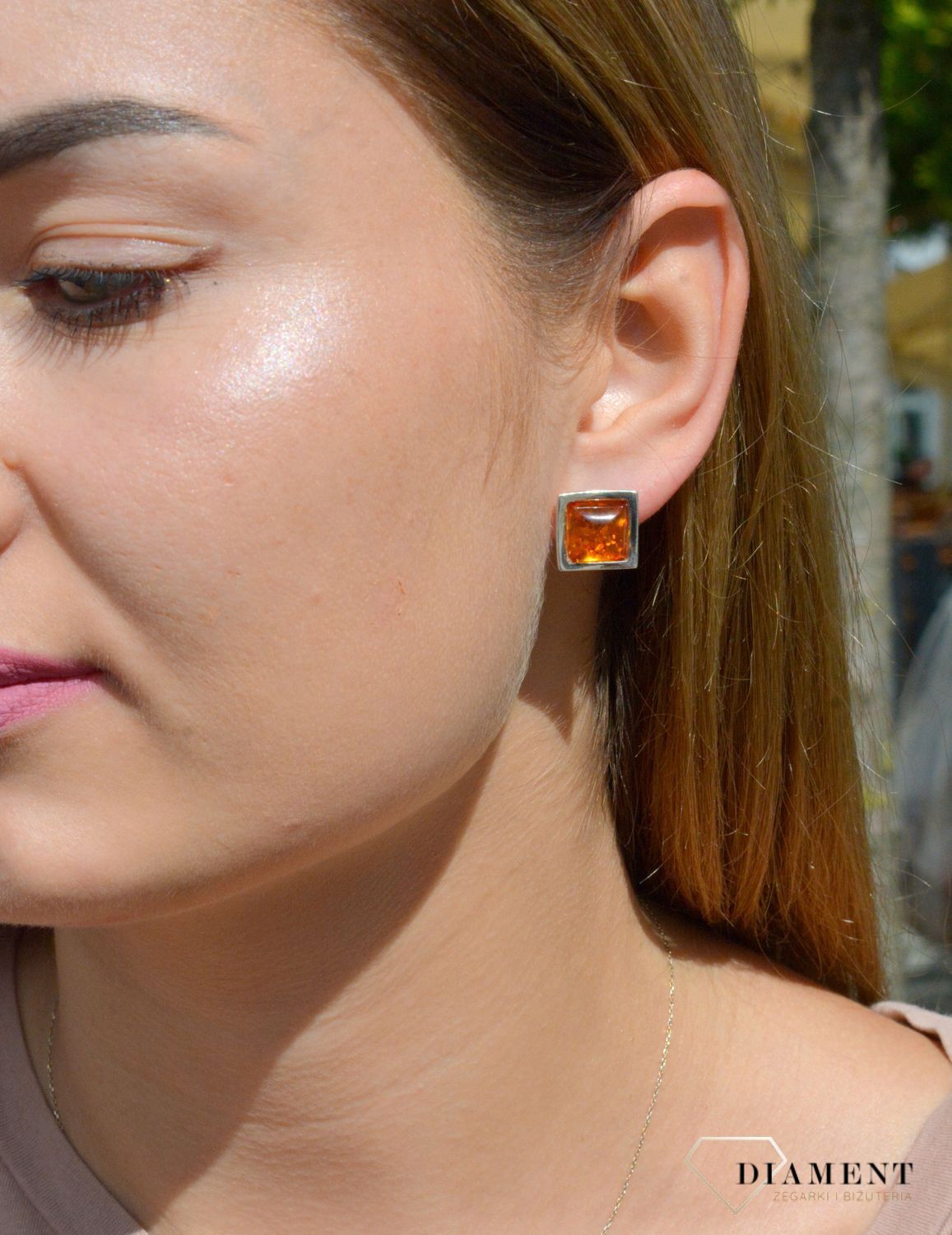 Kolczyki srebrne wkrętki Bursztyn w kwadracie DIA-KLC-7108-925.  Kolczyki wkrętki srebrne. Kwadratowe wkrętki. Kolczyki srebrne na sztyft. Bursztyn bałtycki. Kolczyki srebrne z bursztynem. Kolczyki srebrne idealne na prezent..jpg
