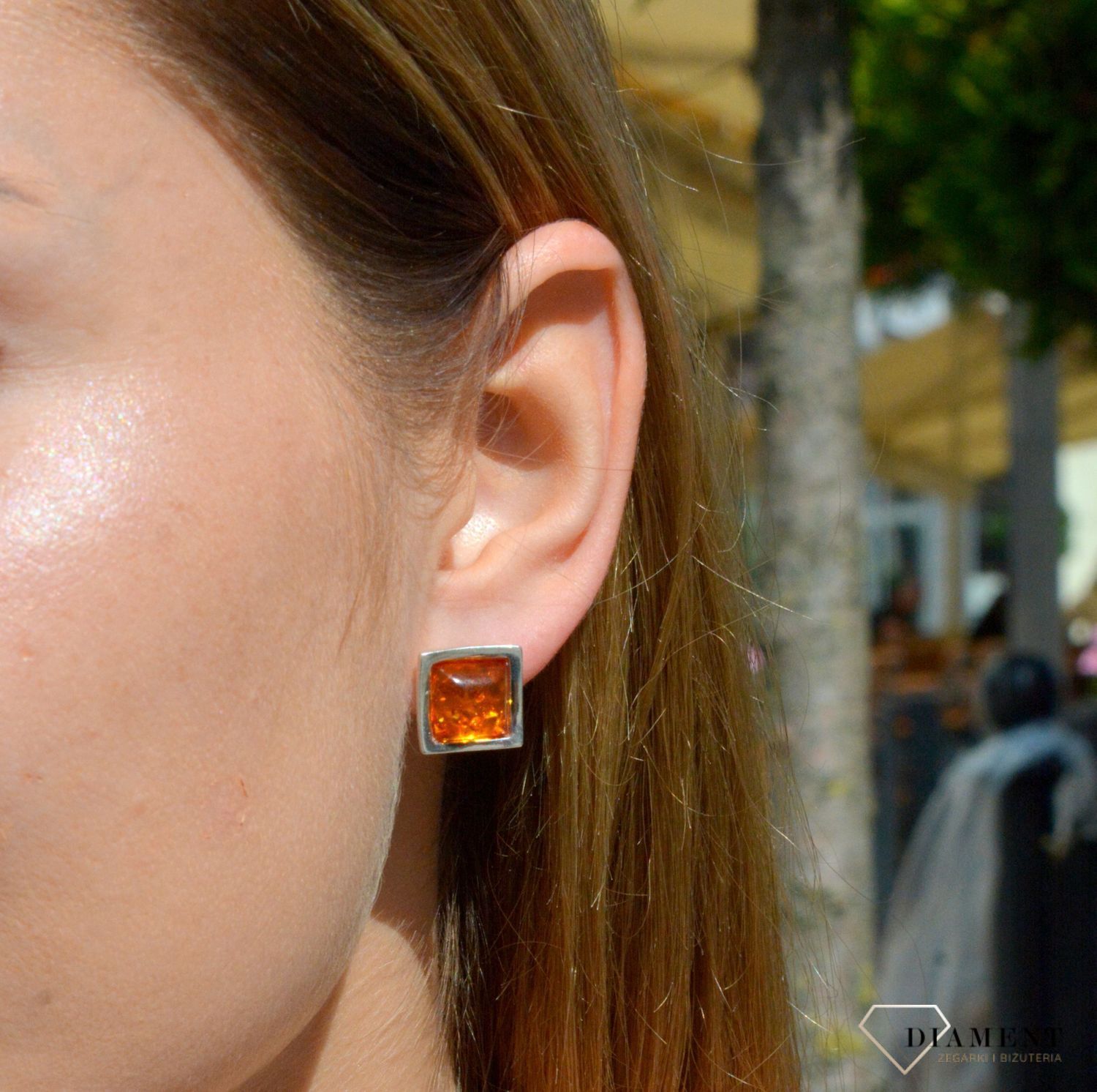 Kolczyki srebrne wkrętki Bursztyn w kwadracie DIA-KLC-7108-925.  Kolczyki wkrętki srebrne. Kwadratowe wkrętki. Kolczyki srebrne na sztyft. Bursztyn bałtycki. Kolczyki srebrne z bursztynem. Kolczyki srebrne idealne na prezent..jpg