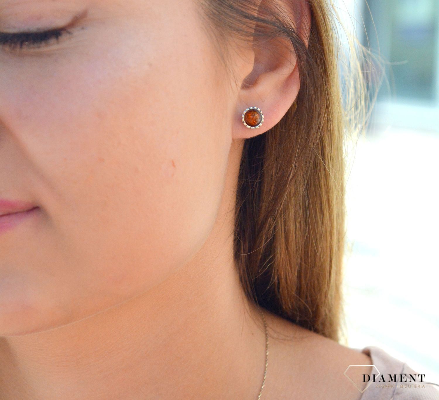 Kolczyki srebrne wkrętki okrągłe z bursztynem bałtyckim DIA-KLC-7116-925. Kolczyki wkrętki srebrne. Kolczyki srebrne na sztyft. Bursztyn bałtycki. Kolczyki srebrne z bursztynem. Kolczyki srebrne idealne na prezent.jpg