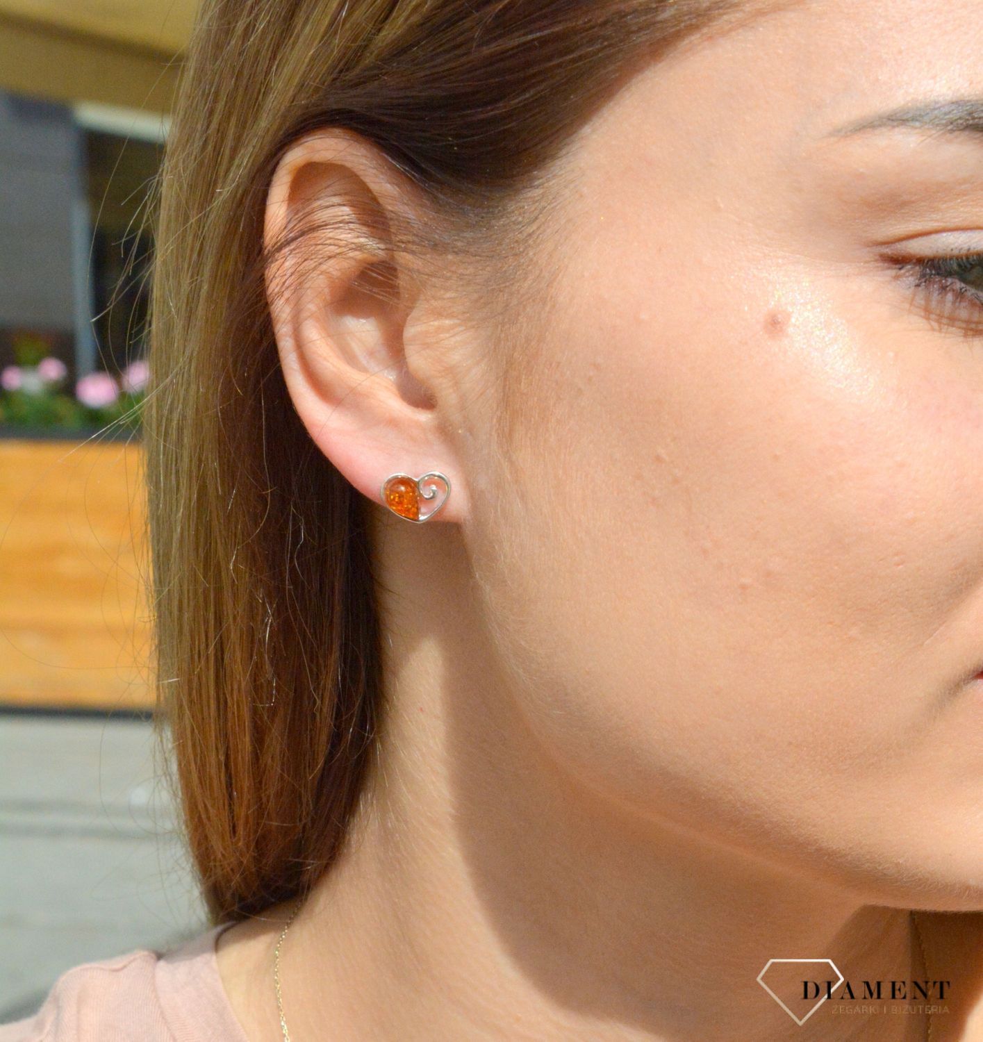 Kolczyki srebrne wkrętki Serduszko z bursztynem DIA-KLC-7120-925. Kolczyki wkrętki srebrne. Kolczyki serduszka. Kolczyki srebrne na sztyft. Bursztyn bałtycki. Kolczyki srebrne z bursztynem. Kolczyki srebrne idealne na prezent.jpg