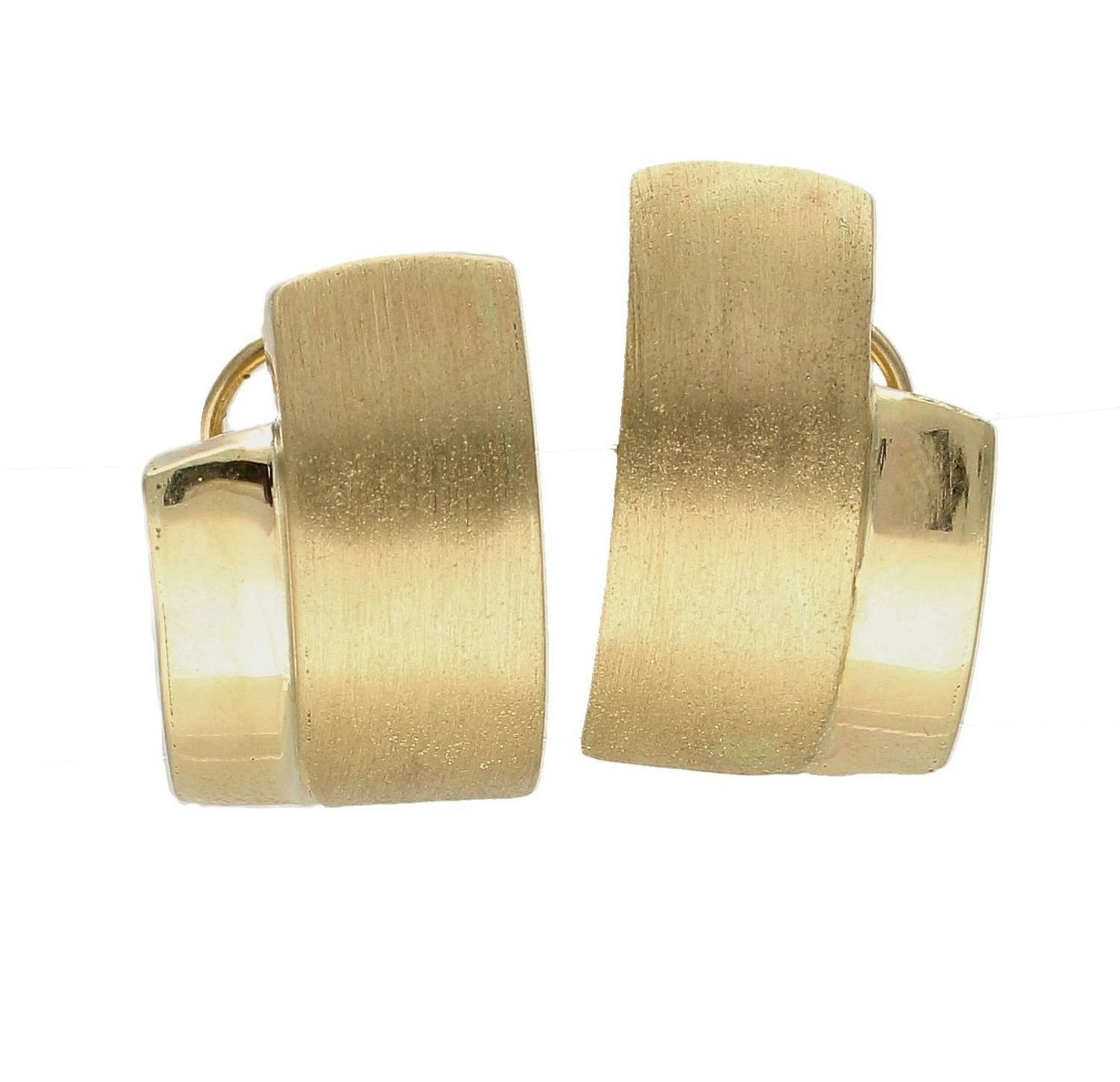 Kolczyki złote blaszki wiszące mat i połysk  DIA-KLC-7552-585. Eleganckie, zdobione złote kolczyki w prostej formie ozdobione matową i lśniąca powierzchnią. Waga kolczyków około 4,14 gram. Ich kształt jest uniwersalny.jpg