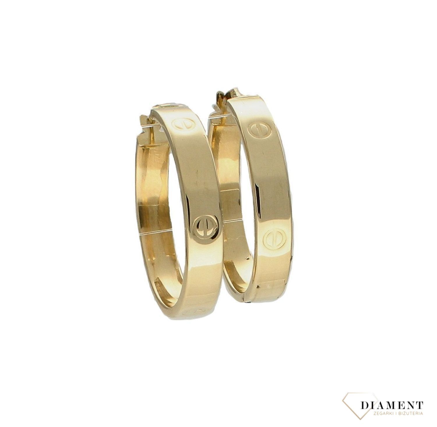 Złote kolczyki 585 kółka 2,3 cm z delikatnym grawerem DIA-KLC-7831-585. Eleganckie złote kolczyki koła wykonane ze złota próby 585 o wadze około 2,26 g. Ich kształt jest uniwersalny, ponadczasowy.jpg