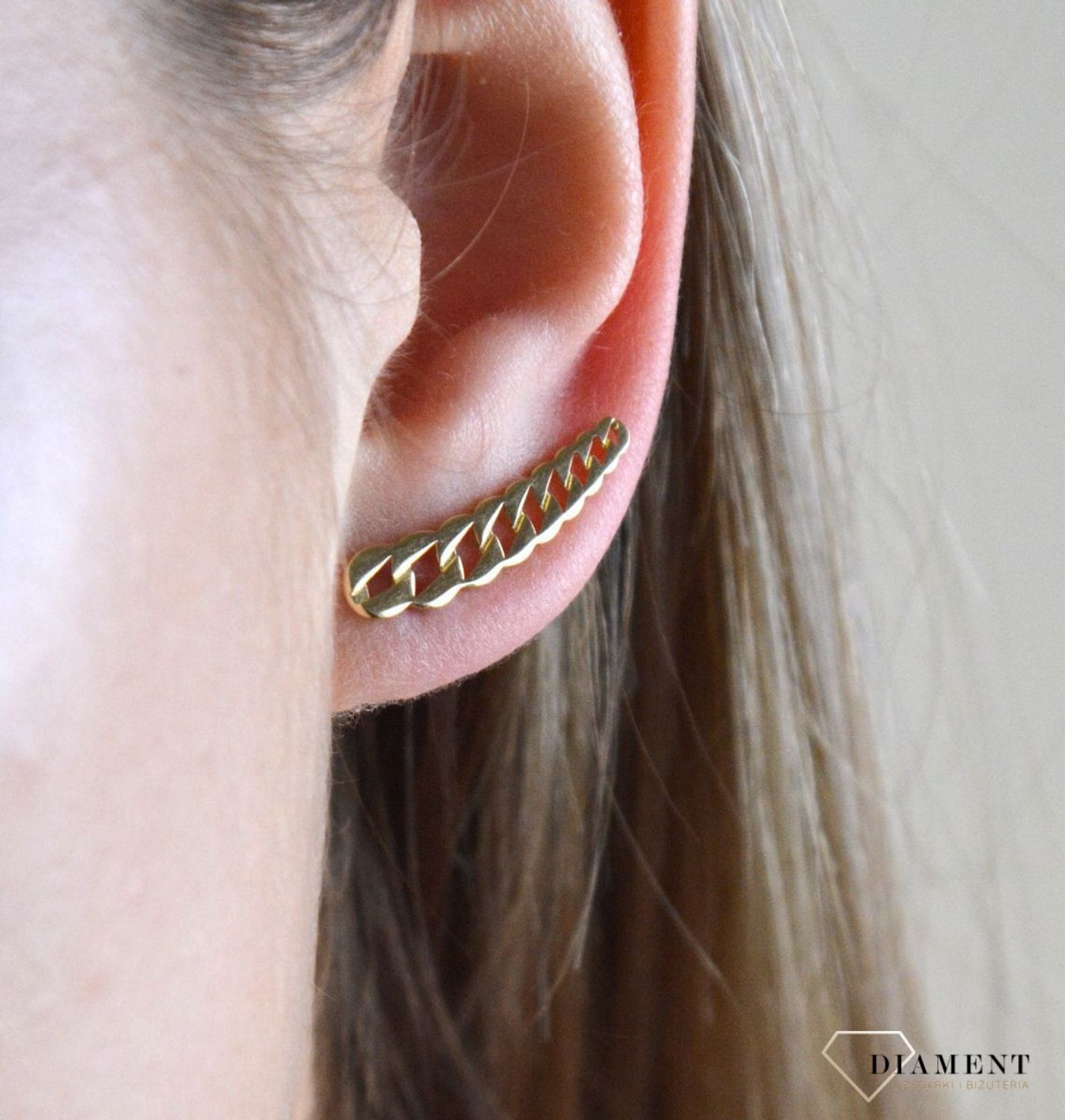 Złote kolczyki 585 nausznice DIA-KLC-7842-585. Nausznice będą idealną ozdobą zarówno do casualowych, jak i do wieczorowych kreacji, zwłaszcza w połączeniu ze zjawiskowym naszyjnikiem do kompletu. Złote kolczyki wykonane zosta.jpg