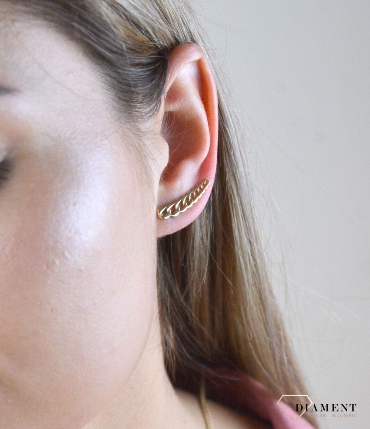 Złote kolczyki 585 nausznice DIA-KLC-7842-585. Nausznice będą idealną ozdobą zarówno do casualowych, jak i do wieczorowych kreacji, zwłaszcza w połączeniu ze zjawiskowym naszyjnikiem do kompletu. Złote kolczyki wykonane zosta.jpg
